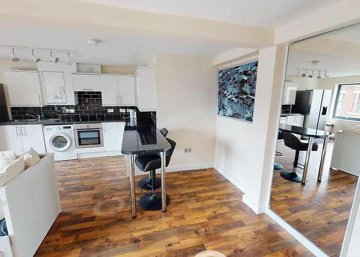Lovely Two Bed Flat With Free Parking