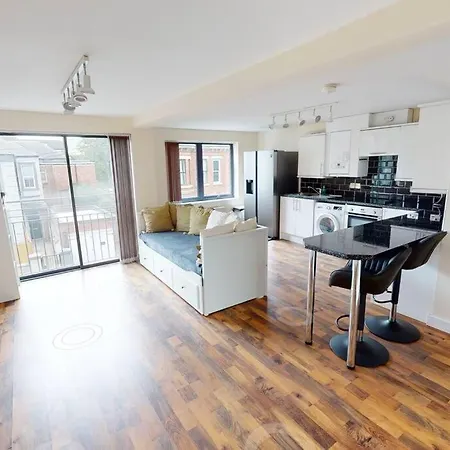 Lovely Two Bed Flat With Free Parking Nottingham Exterior photo