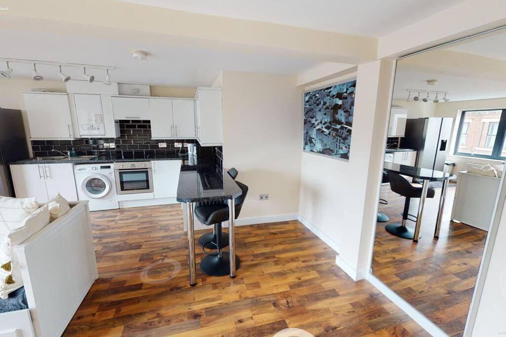 Lovely Two Bed Flat With Free Parking Апартаменты
