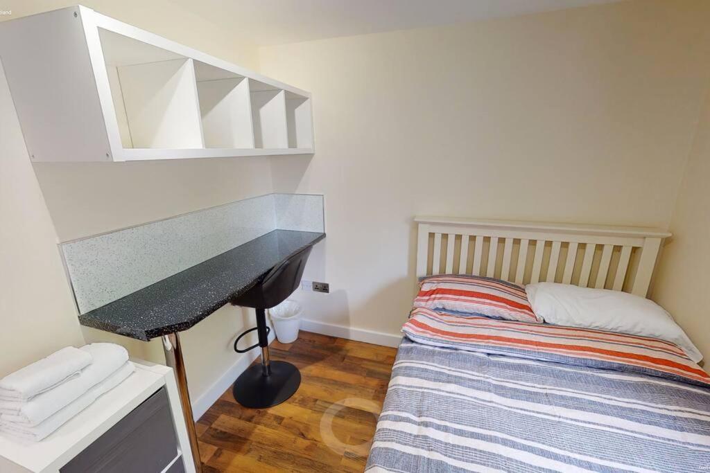 Lovely Two Bed Flat With Free Parking Апартаменты