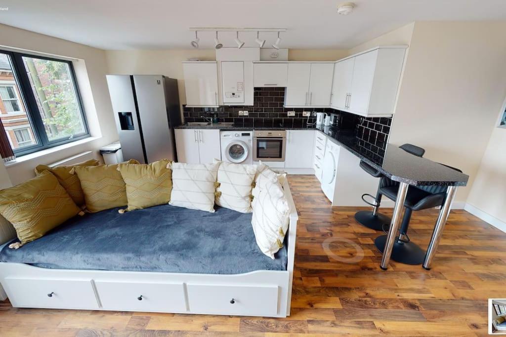 Lovely Two Bed Flat With Free Parking Ноттингем